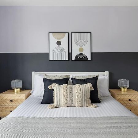 Stylish & Spacious 3 Bed Apartment With Fast Wifi, Close To Tube & Wembly Londres Exterior foto