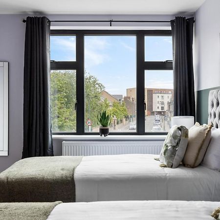 Stylish & Spacious 3 Bed Apartment With Fast Wifi, Close To Tube & Wembly Londres Exterior foto