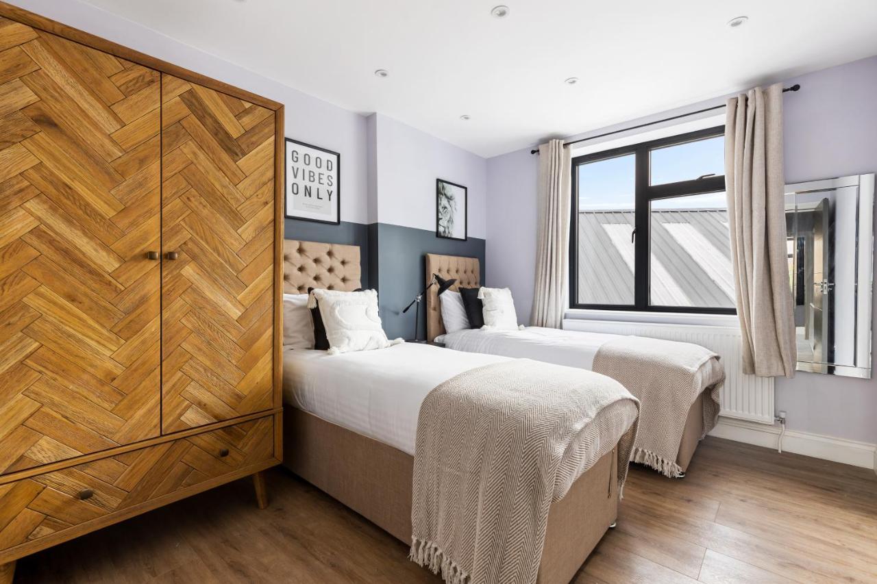 Stylish & Spacious 3 Bed Apartment With Fast Wifi, Close To Tube & Wembly Londres Exterior foto
