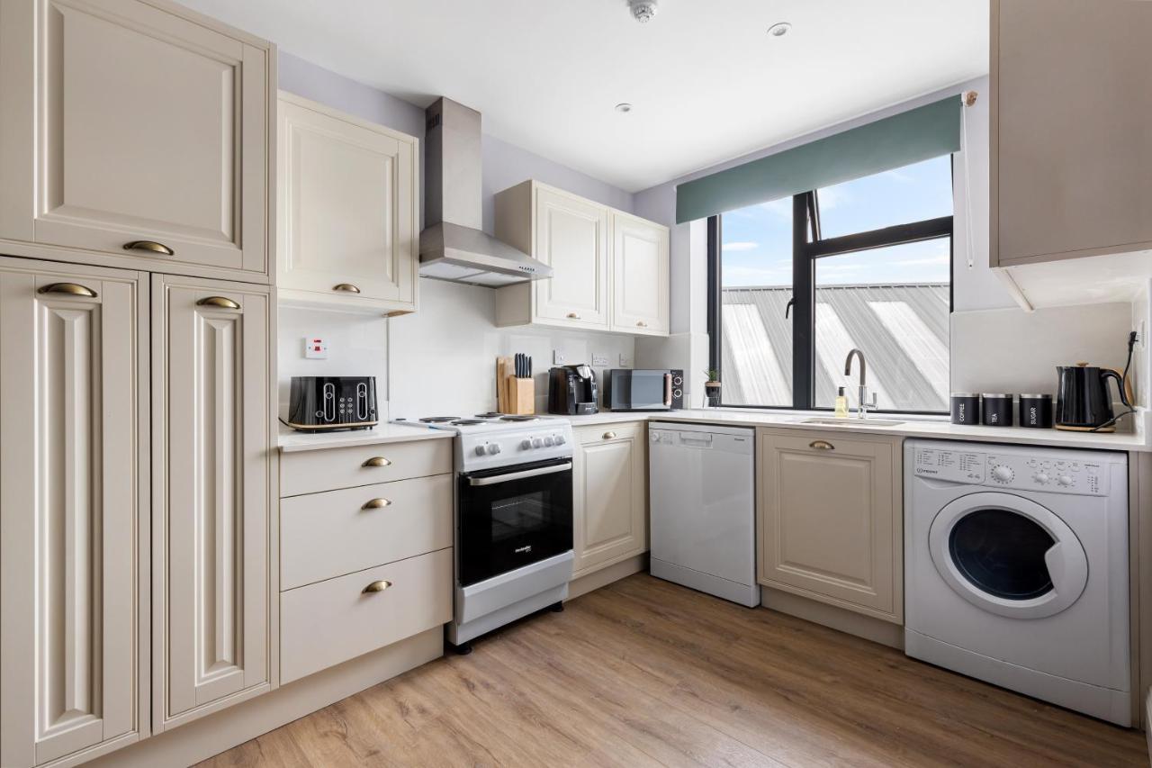 Stylish & Spacious 3 Bed Apartment With Fast Wifi, Close To Tube & Wembly Londres Exterior foto