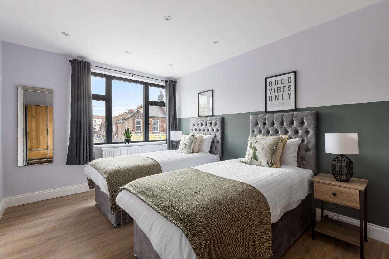 Stylish & Spacious 3 Bed Apartment With Fast Wifi, Close To Tube & Wembly Londres Exterior foto