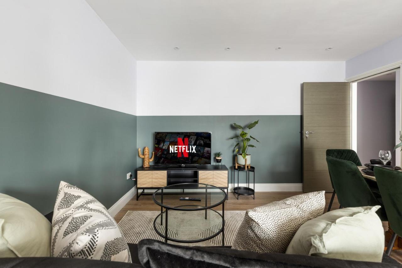 Stylish & Spacious 3 Bed Apartment With Fast Wifi, Close To Tube & Wembly Londres Exterior foto